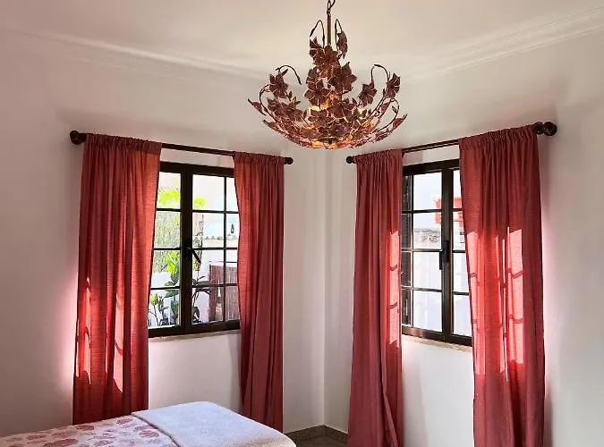 Sunshine With Heated Pool Вилла Фару