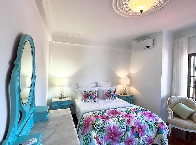 Вилла Sunshine With Heated Pool