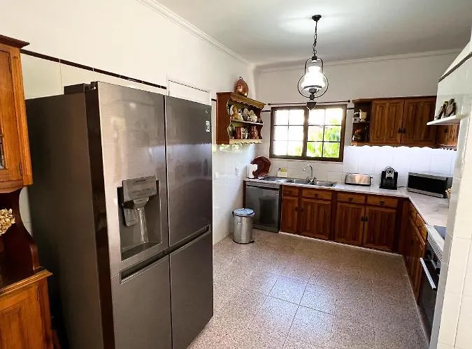 Sunshine With Heated Pool Vila *