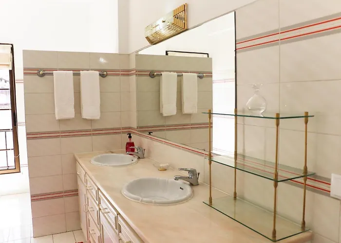 Sunshine With Heated Pool 法鲁区